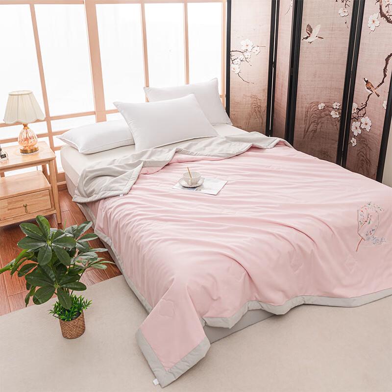 

Duo Xihuan Lightweight Summer Comforter