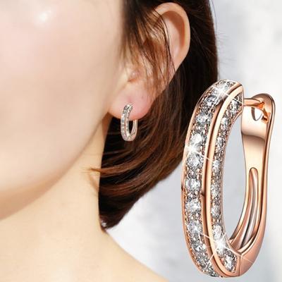 1 Paar Ohrringe mit Charm, attraktive Ringform, zierliche Huggie-Ohrringe für Frauen