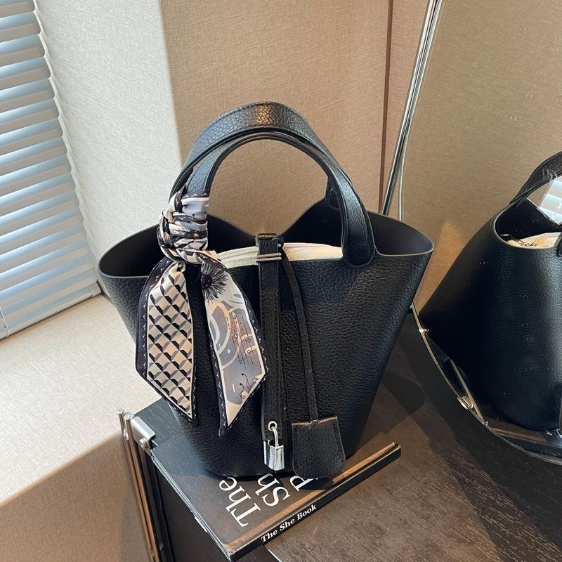 Ms. Bao's New Handbag Large-capacity Versatile Commuter Bag