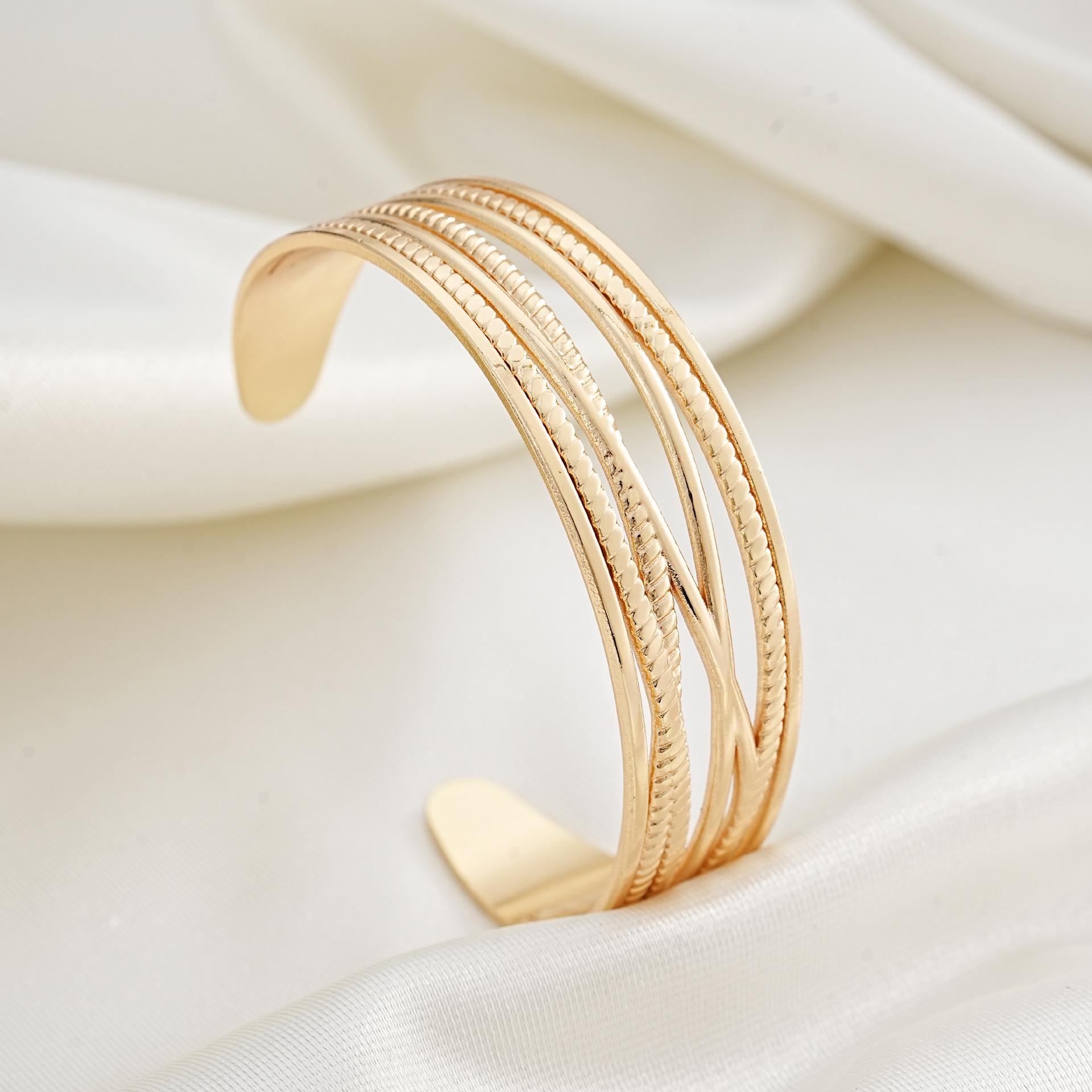 European & American Minimalist Multi-Layer Open Bracelet: Retro Cross-Design, Light Luxury, High-End Fashion Bangle for Women золотой