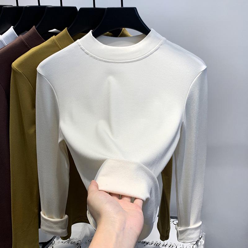 

Женская плюшевая футболка облегающего кроя с длинными рукавами и воротником-стойкой — однотонная, с бархатом, теплая на осень/зиму. Beige (fleece)