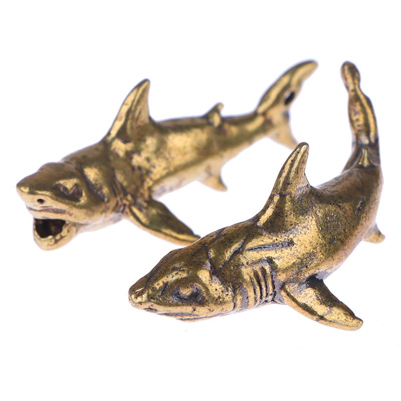 1 pz Ottone Squalo Animali Statuette Miniature Ornamento da Scrivania Decorazione per la Casa Artigianato Portachiavi Vintage Ciondolo Gioiello Regalo