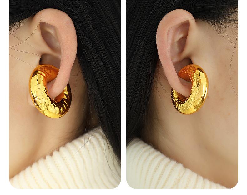 Stylish Gold-Plated Textured Ear Cuff for Women - Titanium Steel, Non-Pierced, Elegant Office Accessory