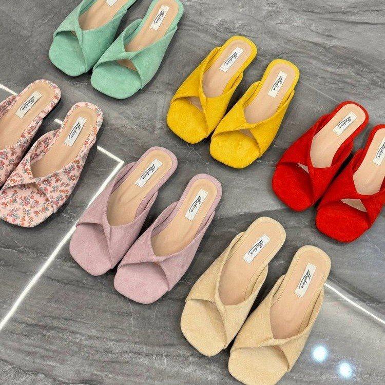 Sandals and Shoes Wear French Flat-soled Soft-soled Versatile Beach One-word Drag New Small Cool Slippers Women's Summer