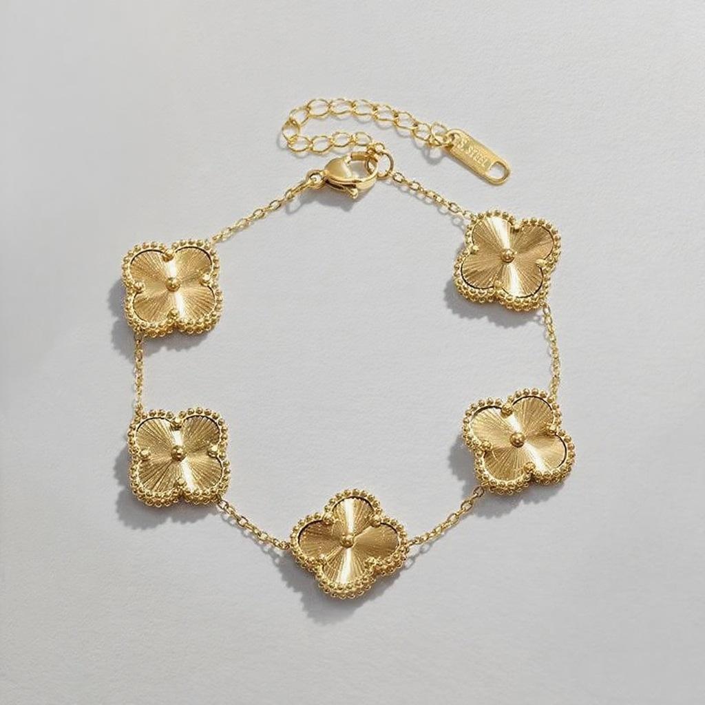 Stylish 13MM Four-Leaf Clover Laser-Cut Hand Jewelry - Daily Wear for Influencers