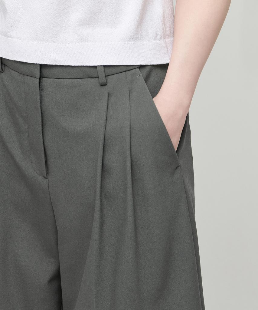 MUSINSA STANDARD WOMAN Women'S Wide Bermuda Half Slacks [Light Khaki]