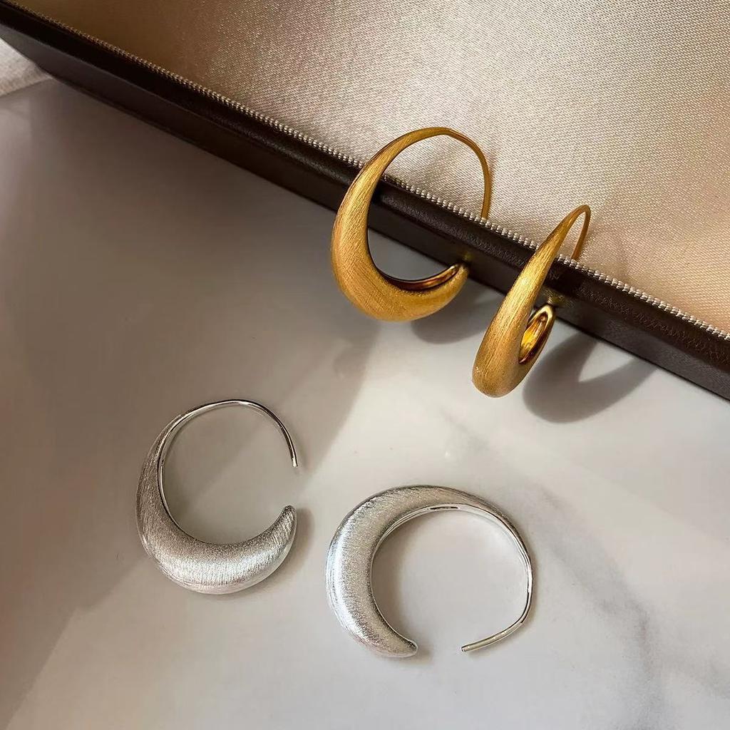 Vintage brushed metal earrings women's light luxury ear hooks 2026 real gold electroplated ears
