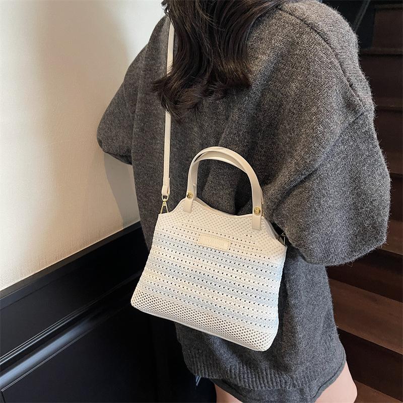 Nischendesign Tasche Damen neue Sommer Umhängetasche gestrickte gewebte Tasche lässige tragbare Beuteltasche