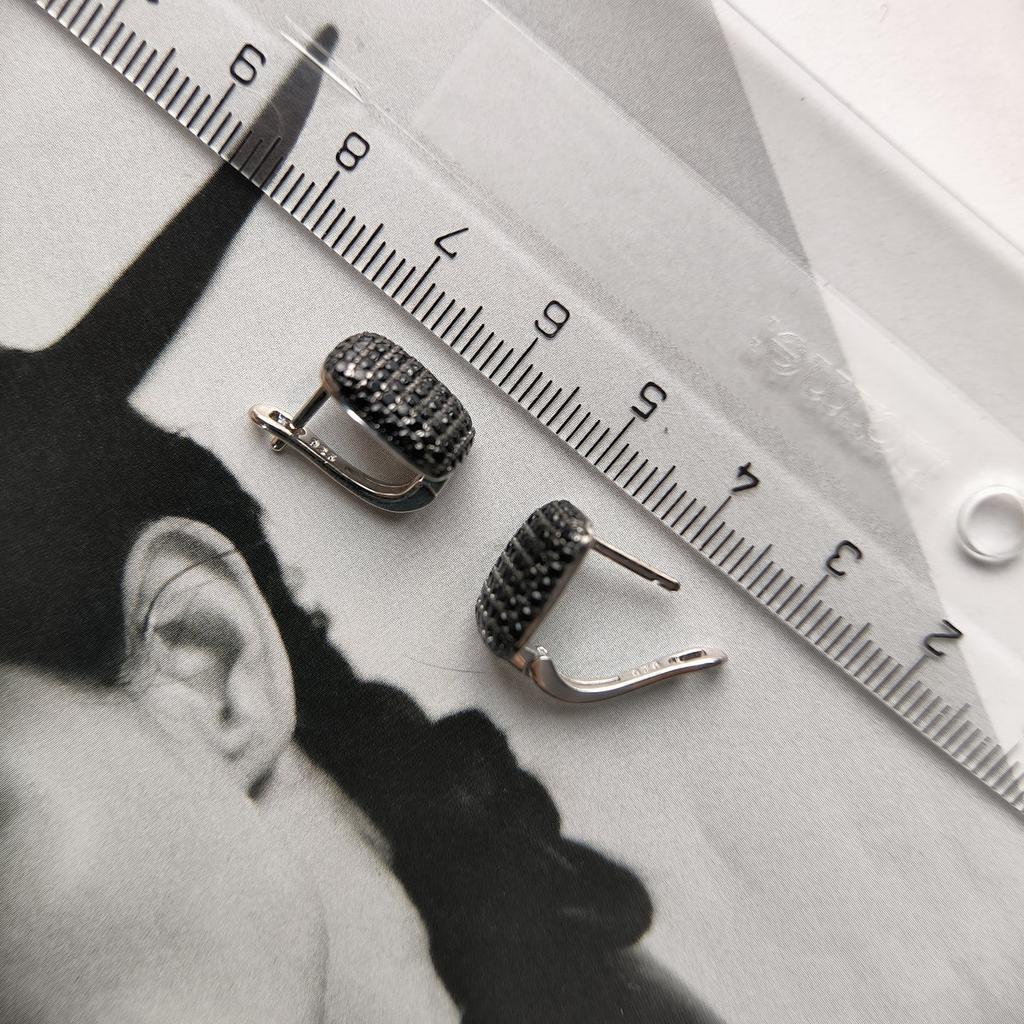 Серебряные серьги с фианитами (2198543)