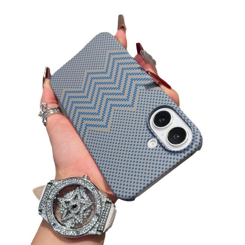 Applicable to iphone16promax mobile phone case half pack Kevlar carbon fiber magnetic suction Apple 17 anti-drop protective case