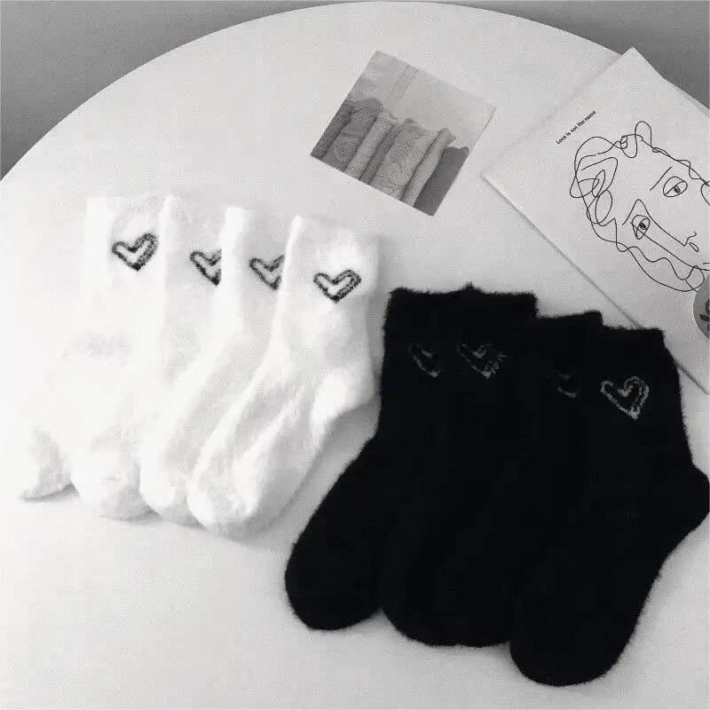 1Pairs Lovely Cozy Hairy Mink Velvet Socks Autumn Winter Hosiery Thickened Plush Warm Sleep Home Fluffy White Heart-shaped Socks