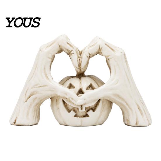 Artistic Horror Souvenir Gothic Skeleton Heart Hand Sculpture, Spooky Halloween Resin Abstract Pumpkin Statue, Figurine Shape Finger Gesture