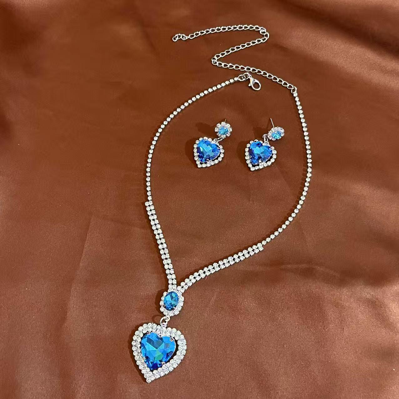 Элегантный набор: Ожерелье с подвеской в виде персикового сердца и серьги - Простое модное украшение