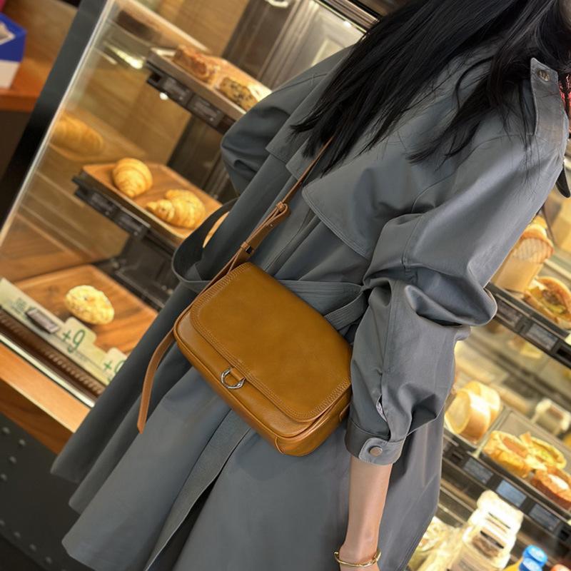 A Simple and Elegant Single-shoulder Leather Women's Bag for Spring and Summer