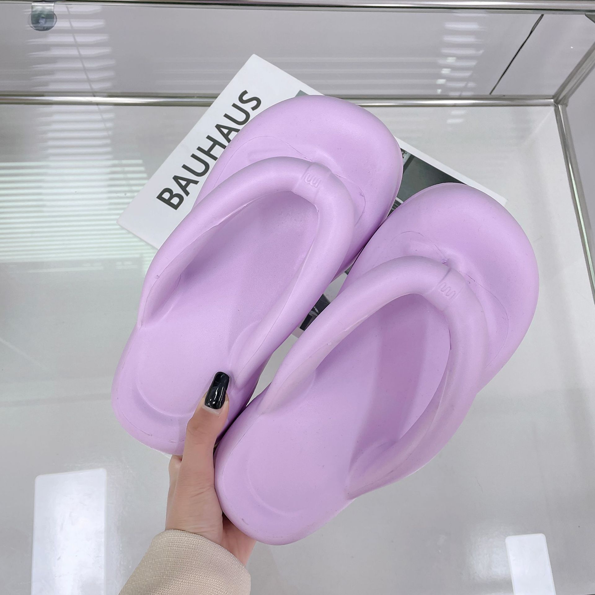 

Наступая на дерьмо тапочки на толстой подошве шлепанцы женские туфли на высоком каблуке 2025 новые женские классные тапочки 39/40 фиолетовый