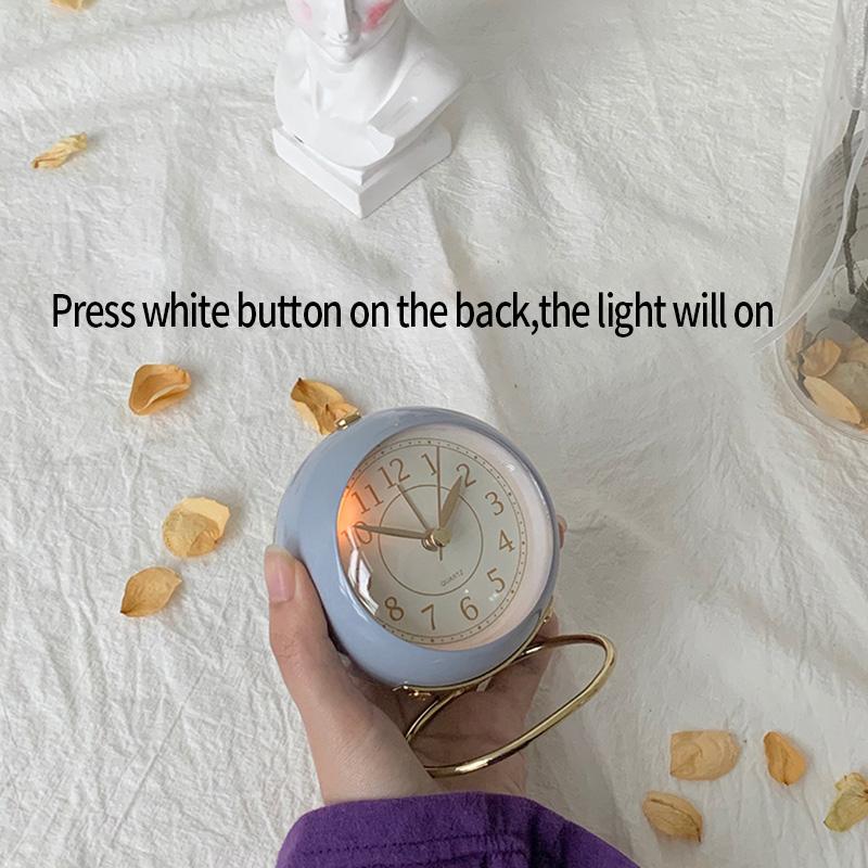 Wecker im nordischen Stil, digitale Quarzuhr, Heimdekoration, tragbare Stummuhren mit Metallständer für Schlafzimmerdekor