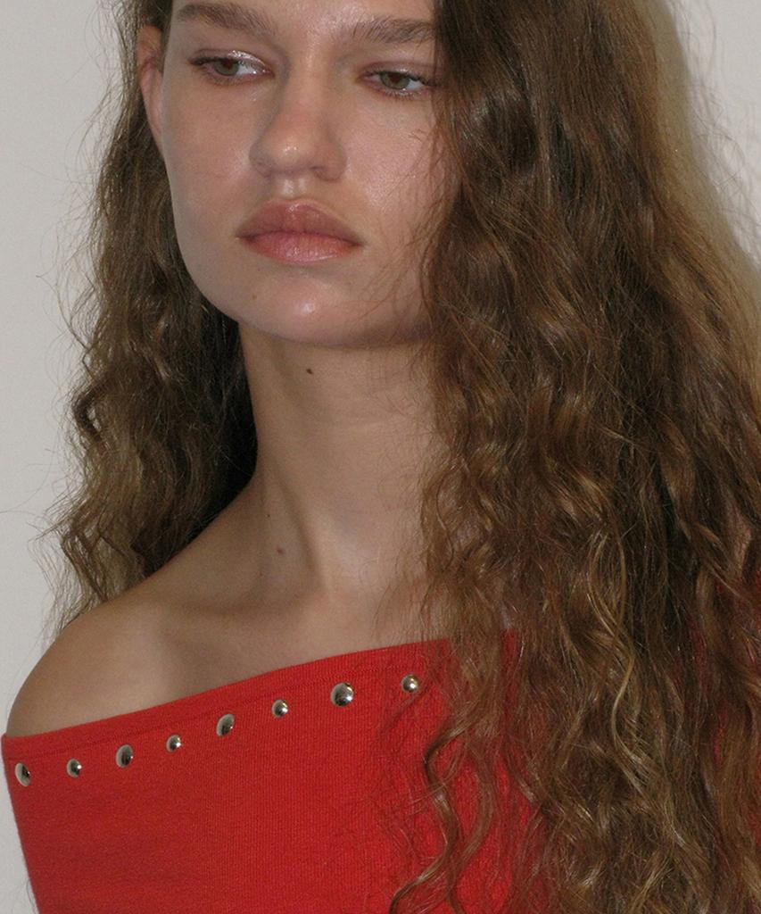 PARTIMENTO WOMEN Studded Off-Shoulder Knit Top_Red