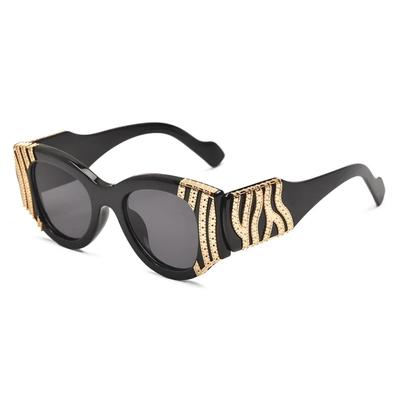 Nieuwe Persoonlijkheid Metalen Decoratie Dames Zonnebril Klassiek Retro Heren Catwalk Trend Wild Prachtig Hoge kwaliteit Zonnebril