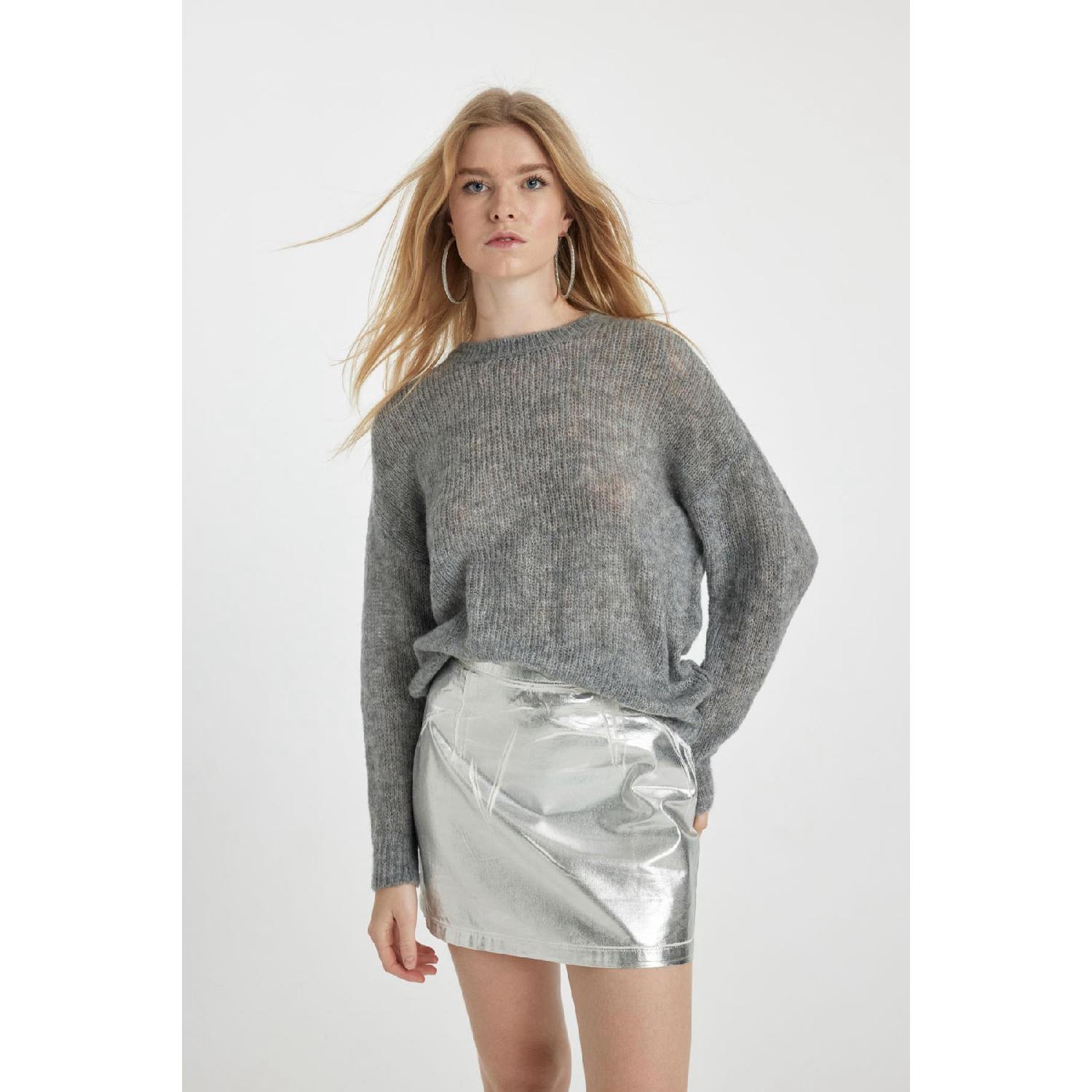 

Крутой свитер стандартной посадки с круглым вырезом S