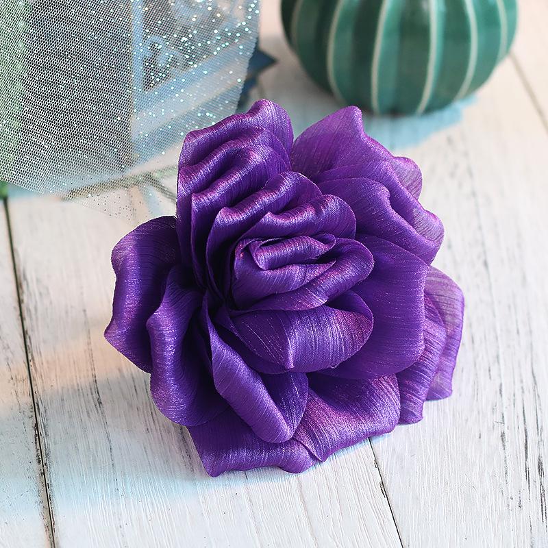 Set červených třpytivých květinových sponek do vlasů a náramku pro dívky na latinskoamerické tance