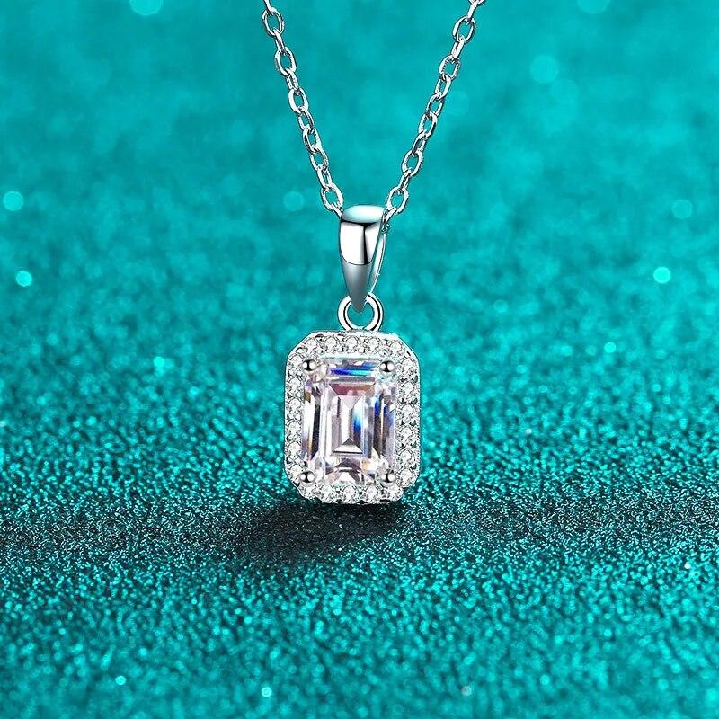 Excellent Pendentif Taille Émeraude 1 Carat Collier Moissanite pour Femmes Argent Sterling 925 Cadeau Or Blanc 18K Bijoux de Luxe