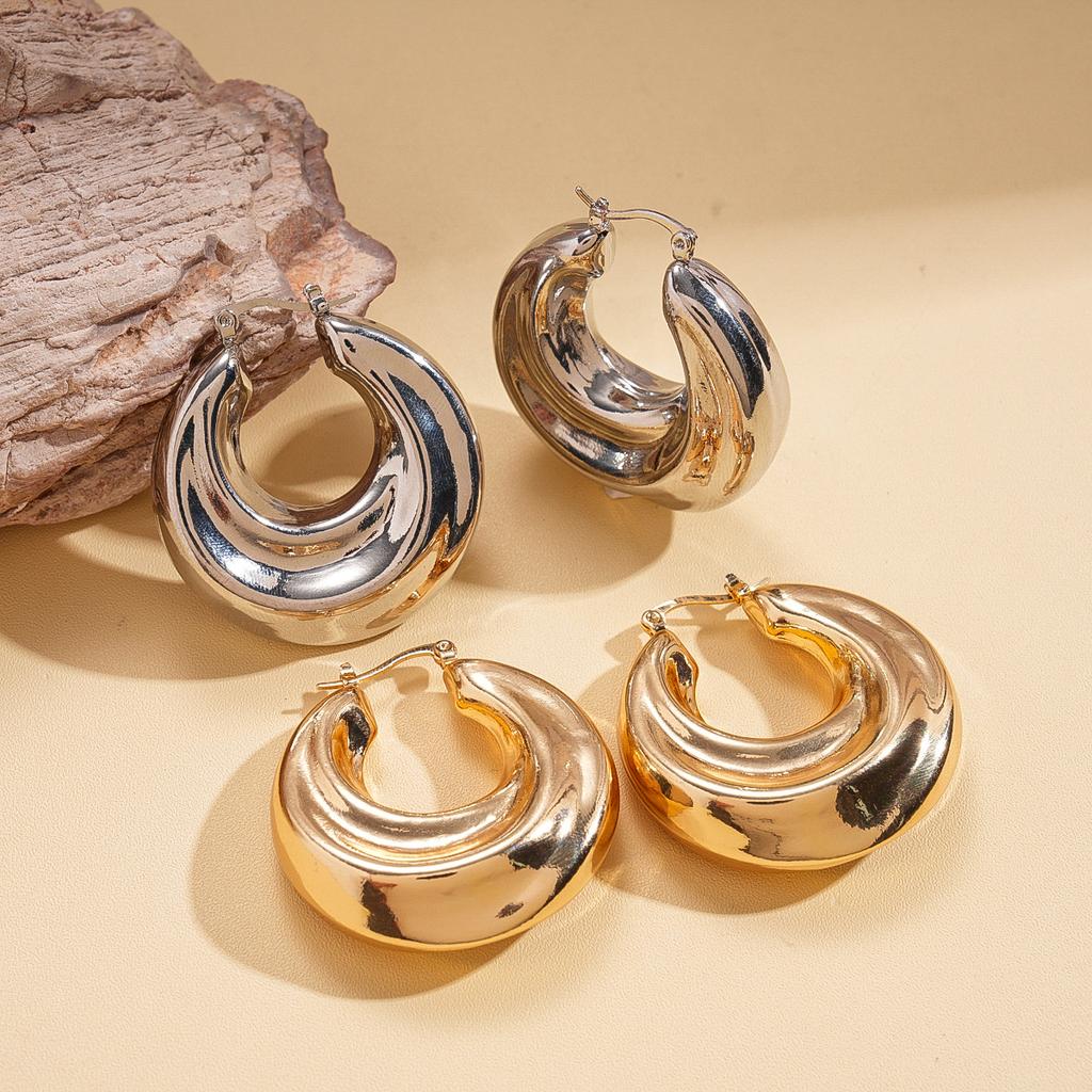 Metal Glossy Pleated Round U-shaped Ear Buckle Personalized Fashion Commuter Earrings