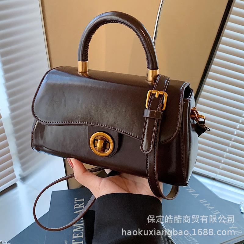 Premium Textured Bag Women's 2025 New Autumn and Winter Retro Versatile Messenger Bag Fashionable Super Fire Portable Small Square Bag