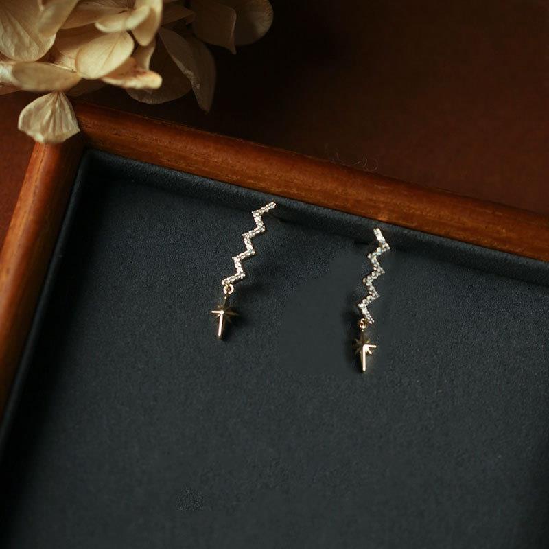 

Серьги-гвоздики с бриллиантами в виде молнии из стерлингового серебра S925 для женщин. Особые интересные серьги. Изысканные серьги XINGX с частотой сердцебиения. 925