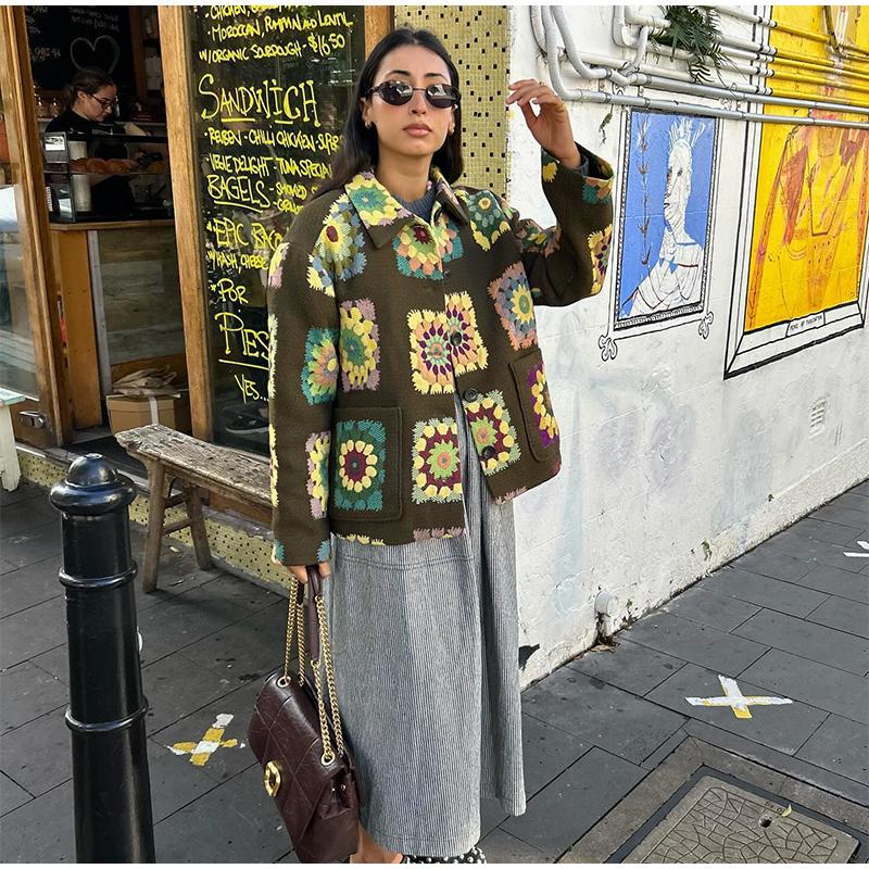 Jacquard Short Jacket Embroidery Thickened Warm Women Patchwork Lapel Short Coat Large Size Long Sleeve Loose Casual Outwear Retro Style Autumn