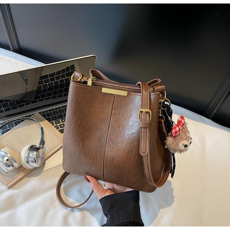 This Year's Popular Fashion Small Bag Women's Bag 2025 New Large-capacity Simple Retro Bucket Bag Texture Cross-body Bag