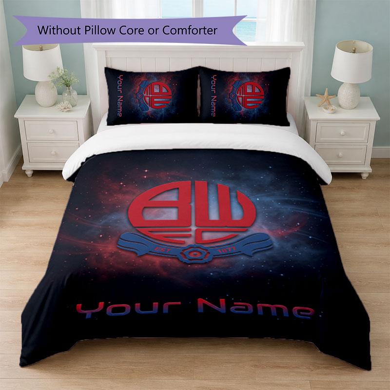 Bolton Wanderers FC Individuelles Namens-Text-Bettwäscheset 1 Bettbezug+2 Kissenbezüge Fußball-Logo Personalisierte Geschenkidee für besondere Anlässe Schlafzimmerdekoration