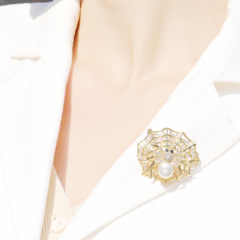 Bo Xin Yun Crystal Spider Brooch: Rotatable, Cute Korean Fashion Jacket Accessory Pin