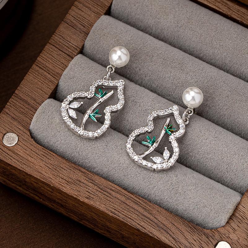 Gourd hollow design sense new national style fashion exquisite pearl inlaid zirconium neck chain simple high-end exquisite temperament niche