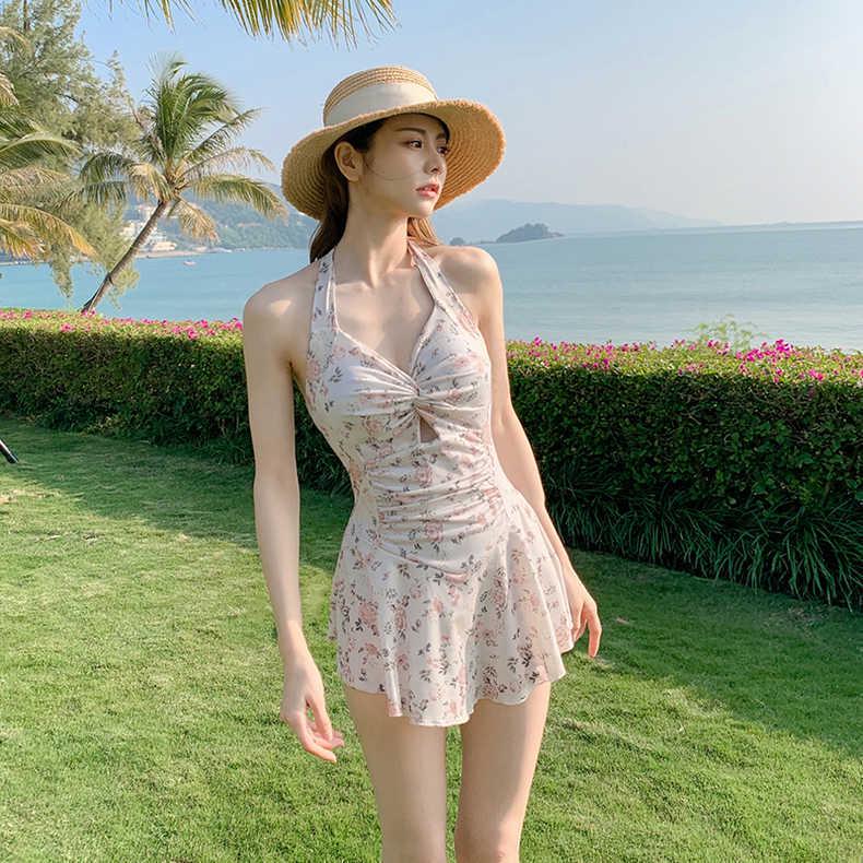 "2023 Women's Sexy Halter Neck One-Piece Swimsuit"