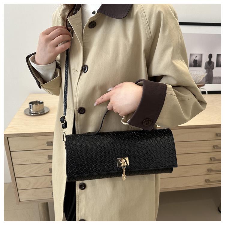 Exquisite 2025 Solid Color Casual Buckle Large Capacity Stylish Crossbody Baguette Women's Bag