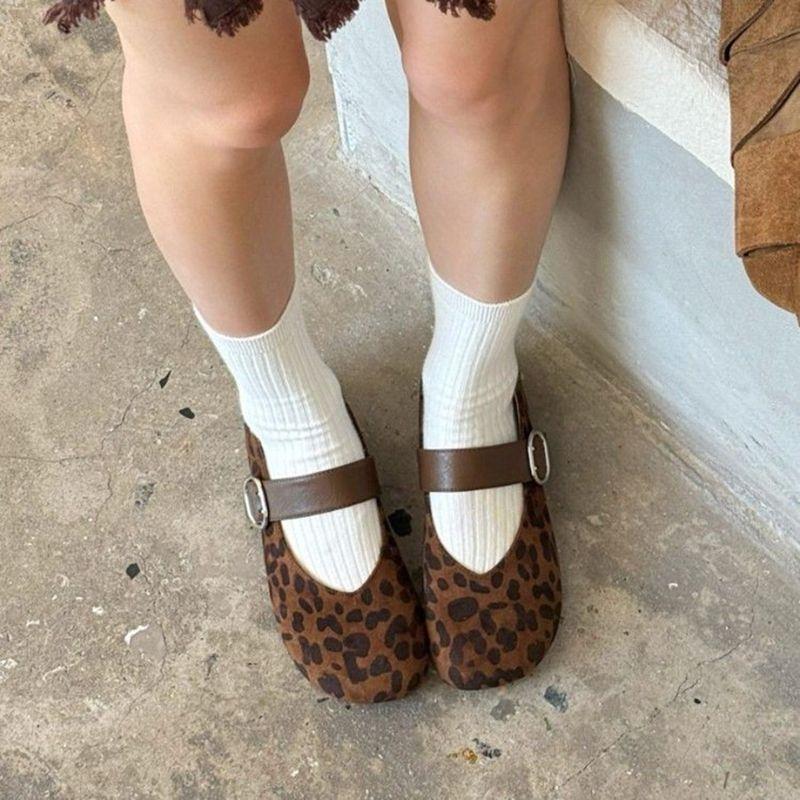 Korean Version of Round Head One-word Buckle Strap Single Shoes Comfortable Retro Fashionable Shallow Mouth Mary Jane Single Shoes 2025 Spring and Sum