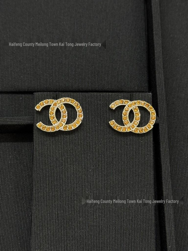 Classic Bi-Color Pearl & Black Bead Dangle Earrings: Versatile, Light Luxury Style