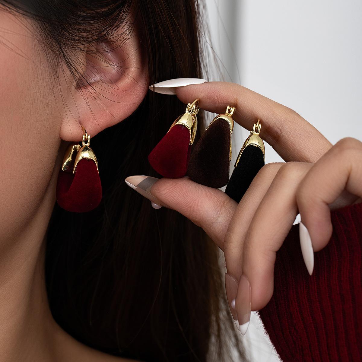 Design Sense Flocking U-Shaped Round Atmosphere Simple Women S Personality Temperament Earrings