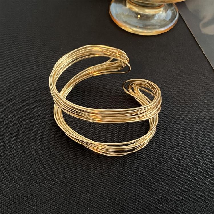 Stylish Unisex Open End Bracelet Presenting Angular Design Charm Sturdy And Comfortable Wristband Jewelry