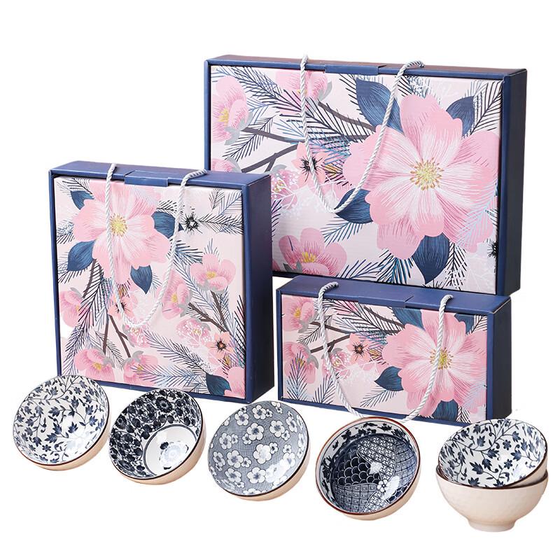 Japanese Ceramic Blue and White Porcelain Bowl Gift Set