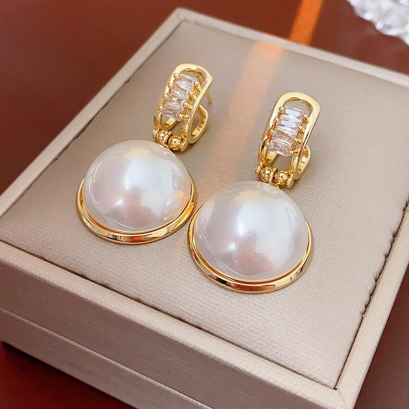 Electroplated Zircon Round Pearl Earrings, Niche Versatile Earrings, Fashionable Light Luxury High-End Earrings.