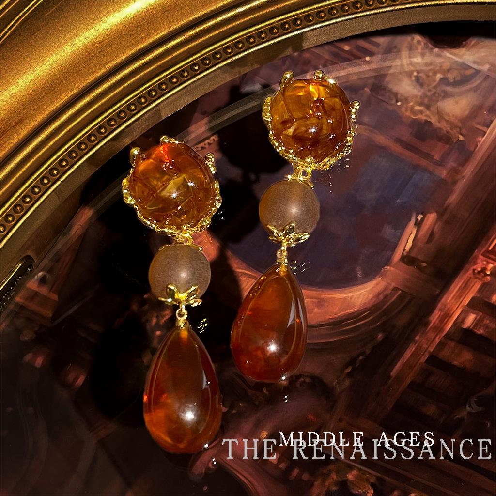 Retro fashion oil-dripping earrings niche temperament medieval style earrings personality high-end pearl earrings