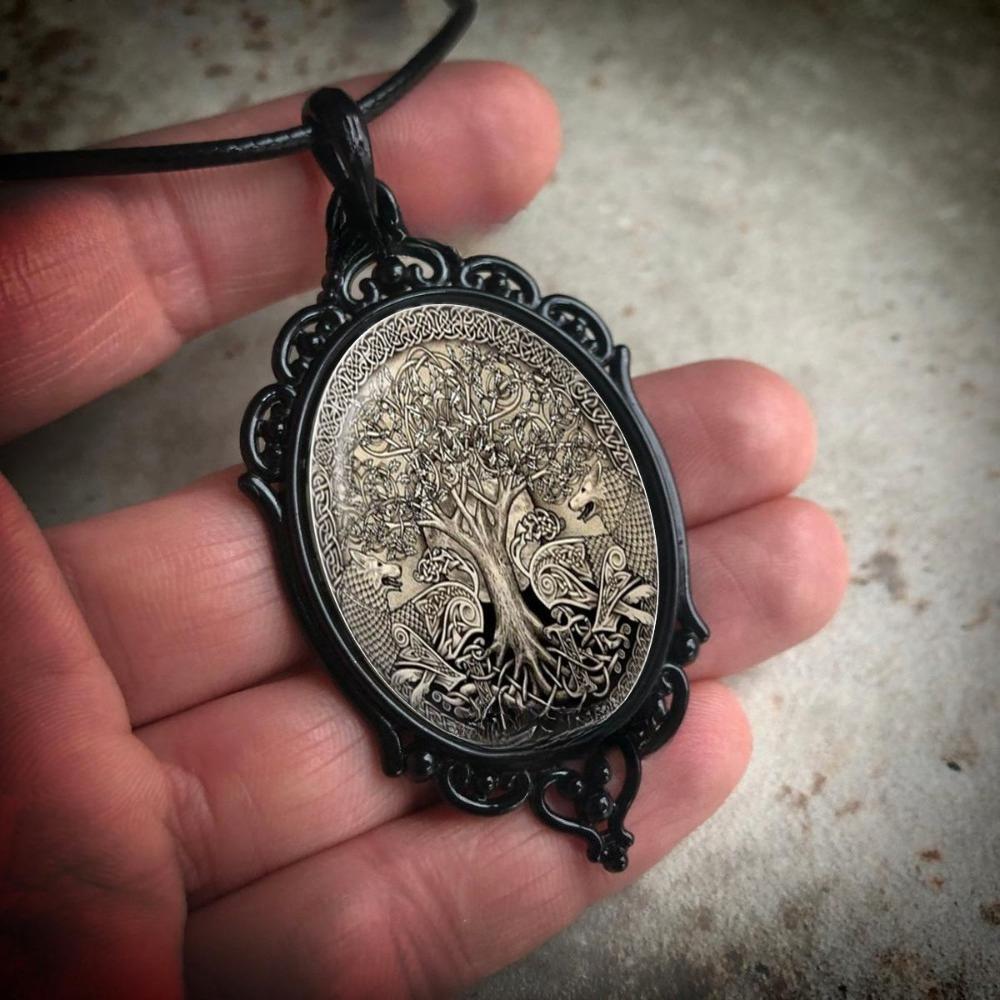 Gothic Black Oval Baroque Lace Painting Crow Skull Glass Pendant Leather Rope Chain Necklace for Women Men Hallowmas Jewelry