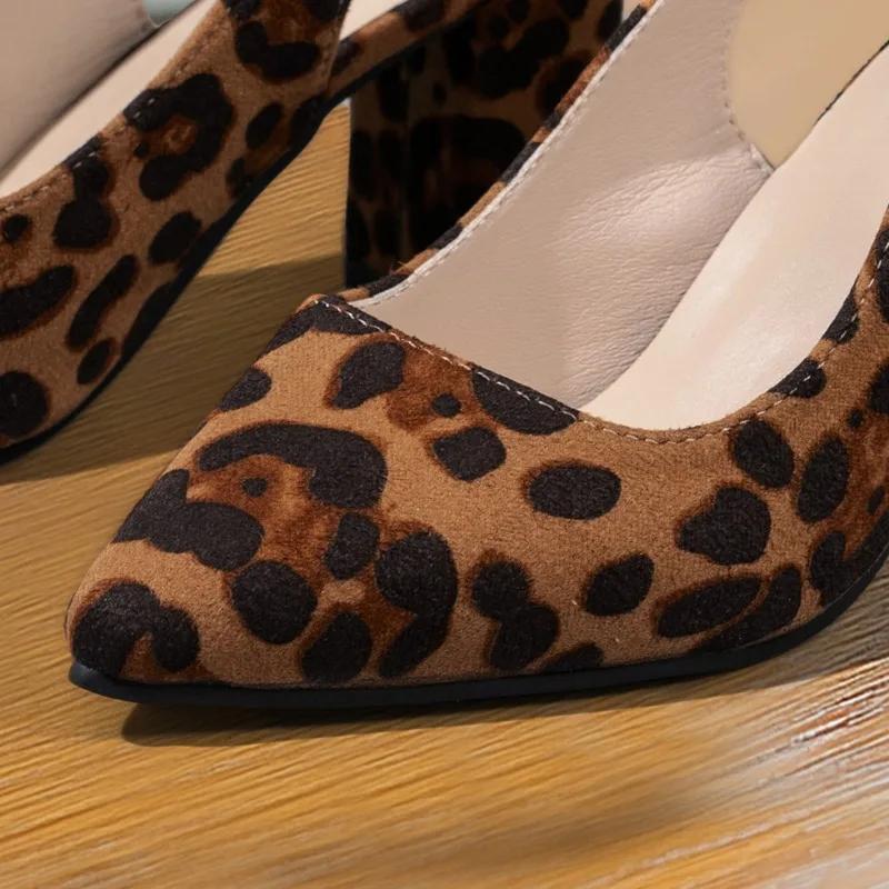 Fashion Plus Size 2025 Summer Modern Women's Closed Toe Sandals Fashion Dress Leopard Chunky Heels Buckle Strap Shoes Daily Retro Sandal