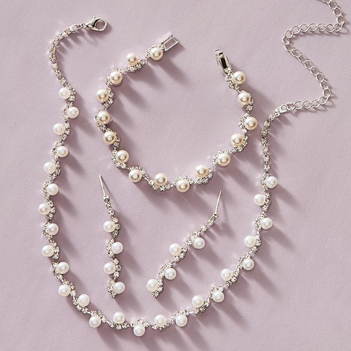 

Корейский Свадебный Ювелирный Набор из Серебра со Стразами: Ожерелье, серьги и браслет (N5567)