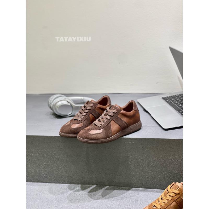 Retro women's autumn new versatile soft-soled comfortable flat-bottomed round head lace-up casual board shoes