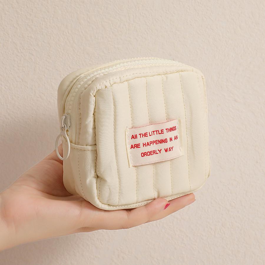

2024 Kawaii Travel Small Cosmetic Lipstick Earphone Storage Bag Purse Women Cute Portable Mini Makeup Handbags Wallet Pouch Bags 10.5x5x11.5 cm бежевый