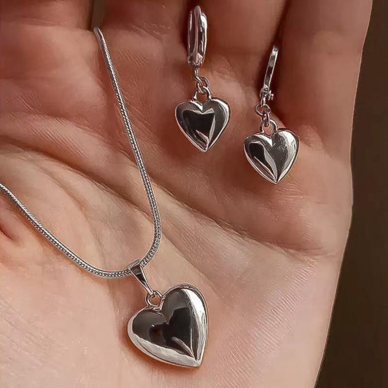 European & American Retro Love Heart Jewelry Set: Alloy Diamond-Inlaid Necklace & Earrings