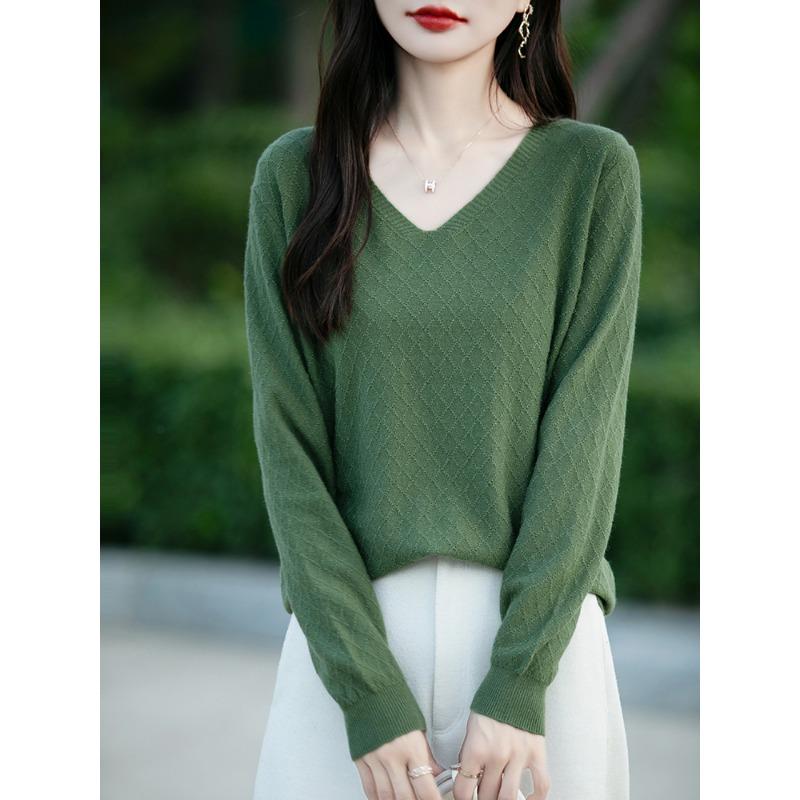 Autumn New Women's Knitted Sweater Andy Fleece Sweater Women's V-neck Long-sleeved Bottomed Prismatic Sweater Women's Batch