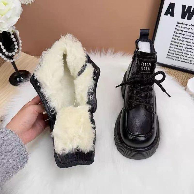 Small man increases height British fried street short boots autumn and winter new thick heel showing feet small velvet Martin boots